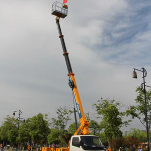Plateforme de travail aérienne Foton économique de 25 mètres, camion à flèche avec plateforme à godet pour opérations de levage de personnes - Product Image 1
