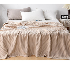 Couvertures en <span class=keywords><strong>gaze</strong></span> <span class=keywords><strong>de</strong></span> <span class=keywords><strong>coton</strong></span> 100% gaufrées personnalisées <span class=keywords><strong>de</strong></span> couleur unie douce pour décoration intérieure - Product Image 2