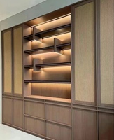 Cuisine modulaire de luxe légère avec îlot et porte en verre, éclairage LED