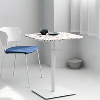 Ensemble de table et de chaises en marbre sur le thème de la salle à manger, du café, du salon de thé, du magasin de desserts, des ensembles de restaurant, design tendance