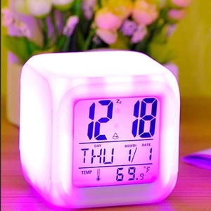 Reloj despertador Digital cuadrado con pantalla <span class=keywords><strong>LCD</strong></span> para uso en el hogar y la Oficina, modo luminoso, a la moda, 7 colores - Product Image 3