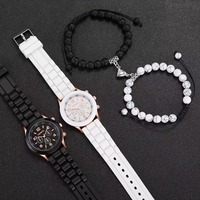 Lot de 4 Pièces Montre Couple Populaire Décontractée Bracelet Silicone Tendance Montres-Bracelets à Quartz Bracelet Perles Cœur Magnétique pour Hommes Femmes