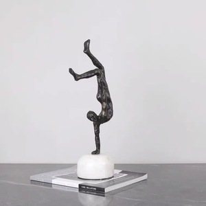 Estatua de Gimnasta, Escultura Dinámica de Hierro Negro para Decoración del Hogar - Product Image 6