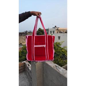 Sac de voyage matelassé en coton, fabriqué à la main avec un élégant motif imprimé en bloc, élégant, durable et spacieux - Product Image 2