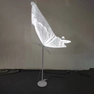 Lámpara de pie LED romántica con mariposa 3D y alas móviles, alimentada por corriente alterna, para decoración de fiestas y eventos. - Product Image 4