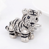 Porte-clés 3D en métal motif petit tigre brillant avec diamants, accessoire de mode pour sacs et voitures, cadeau pour femmes