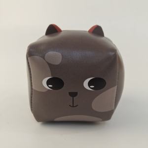 Jouet pour bébé en forme de <span class=keywords><strong>loup</strong></span> gris mignon en peluche de couleur personnalisée, cube en feutre PU pour enfants - Product Image 1