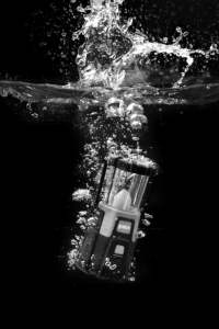 Linterna de Camping Recargable/Compatible con Pilas AA de 500 Lúmenes, Resistente al Agua hasta 10 m, con 3 Modos de Color y Atenuación, Construcción Robusta de Polímero - Product Image 4