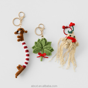 Pendentif en crochet fait main, motif Teckel, feuille de pomelo et ginseng, objet décoratif, fleur artificielle - Product Image 1