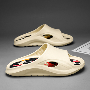 รองเท้าแตะแบบสวม unisex สีดำ ทำจากวัสดุ EVA PVC พิมพ์ลายโลโก้ได้ตามต้องการ กันลื่น เหมาะสำหรับใส่กลางแจ้งในฤดูหนาว รองเท้าสไลด์สำหรับผู้ชาย - Product Image 2