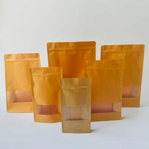 Sacs d'emballage verticaux à fond carré de qualité alimentaire avec fermetures à glissière thermoscellables et fenêtres transparentes en stock pour les noix, les aliments pour animaux de compagnie et les collations - Product Image 2
