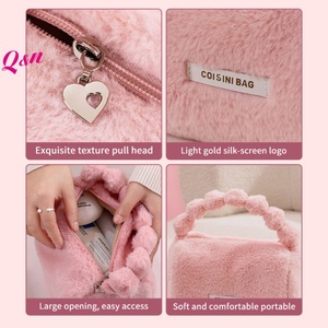 Bolsa de cosméticos de viaje de gran capacidad ecológica con cierre de cremallera de terciopelo bonito con mango suave - Product Image 4