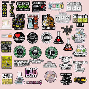 Nuovo distintivo creativo all'ingrosso della tuta di PI per spilla personalità cartone animato fisica <span class=keywords><strong>matematica</strong></span> serie chimica armatura innovativa - Product Image 2