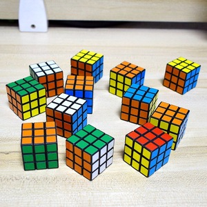 Mini cubo de Rubik de 3 cm, juguete de rompecabezas mágico 3X3 para niños de 5 a 7 años, regalo educativo unisex - Product Image 5