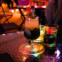 Sous-verre LED multicolore en cristal, étanche, design créatif et unique, idéal pour mariage et événements, prix usine, idée cadeau portable