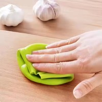 SN07 Hachoir à rouleaux en silicone rond, éplucheur d'ail en silicone pour la maison et la cuisine, accessoires de cuisine, presse-ail pour usage domestique