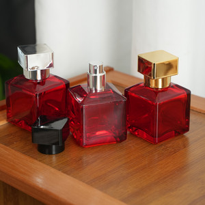 ขวดน้ำหอมแก้วทรงเหลี่ยมขนาด 50 มล. พร้อมหัวฉีดแบบ Crimp Neck ฝาปิด UV พกพาสะดวก เติมได้ ใช้สำหรับเครื่องสำอาง - Product Image 1