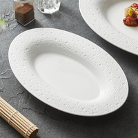 Assiette Ronde en Porcelaine Contemporaine de Luxe pour la Maison, Assiette à Poisson Perlée, Plat de Service Haut de Gamme, Sensation de Luxe