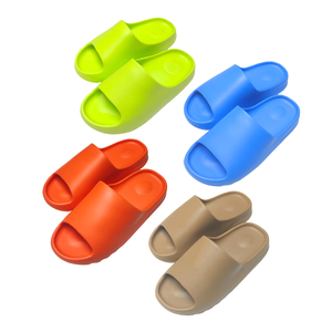 Sandales pour femmes, chaussures de sport confortables, pantoufles coussinées, personnalisées, intemporelles, pour la douche, la salle de bain, le sport, la maison, pantoufles pour femmes - Product Image 1