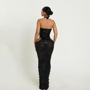 فستان طويل نسائي أنيق بترتر لامع وتطريز، بتصميم هالتر ورقبة على شكل V وظهر مكشوف وحافة شفافة، مثالي لحفلات التخرج والمناسبات الليلية، بتصميم مكشكش. - Product Image 5