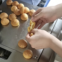 Machine automatique de remplissage par injection de crème d'arachide pour pâte feuilletée, croissants, gâteaux au chocolat et beignets