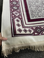 Neues Design Muslimischer Gebetsteppich aus Weichem Material mit Geprägtem Muster, Gepolsterte Islamische Komfortable Gebetsmatte