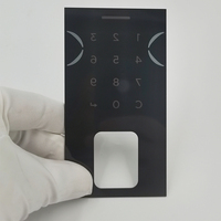 Panneau de verre à chiffres cachés découpé CNC avec trou pour empreinte digitale, verre fumé noir à haute transmission pour panneau de commande tactile de serrure intelligente