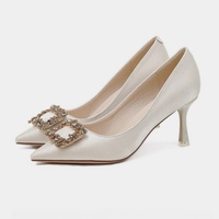 Chaussures en soie à boucle carrée en strass pour mariée et demoiselle d'honneur, escarpins rouges à talon aiguille pointu pour femme, talons hauts fins pour banquet