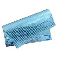 Membrane ignifuge, isolante thermiquement et perméable à la vapeur