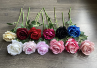 Fleur artificielle en tissu velours rouge pour la Saint-Valentin, les arrangements floraux de mariage, les fournitures pour mur de fleurs