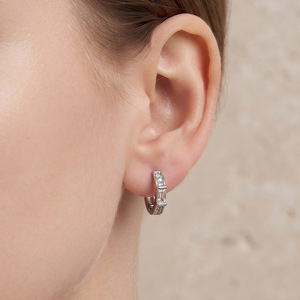 Pendientes de Zirconia Redondos Chapados en Oro con Incrustaciones, Pendientes de Moda para Mujer, Joyería de Regalo - Product Image 1
