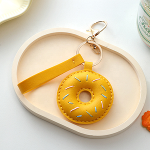 Llaveros de Cuero con Forma de Donut, Diseño Elegante, Colgante para Coche y Bolso, Llavero de Cuero PU con Forma de Donut - Product Image 4