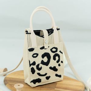 Venta al por mayor de <span class=keywords><strong>invierno</strong></span> de moda Punto de <span class=keywords><strong>ganchillo</strong></span> bolsa de <span class=keywords><strong>bolsos</strong></span> de mano teléfono crossbody bolsas de las mujeres lindo mini bolso de mano para las niñas - Product Image 1