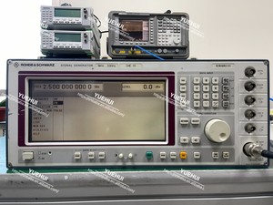 Rohde & Schwarz SME03 generatore di segnale 5kHz - 3GHz w/B4,B5,B8,B11 , 833863/001 YH1 - Product Image 1