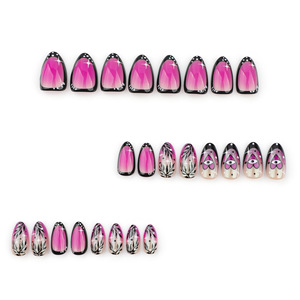 Nueva Llegada 24 Uds. Uñas Postizas de Estilo Corto con Diseño de Amor y Glitter Francés, Forma Almendrada, Efecto Difuminado, para Usar en el Día a Día - Product Image 3