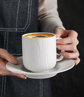 Offre Spéciale rayures gaufrage mat 350ml petit déjeuner lait thé tasse maison usage quotidien tasse à café en céramique avec assiette à Dessert