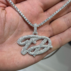 Colgante de letra en caligrafía rizada, hecho a mano, con diamantes naturales y oro de 18K, para conjunto de joyería con cadena cubana. - Product Image 2