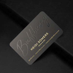 بطاقات أعمال معدنية فريدة بتصميم منقوش وتشطيب غير لامع بأسعار الجملة - Product Image 1