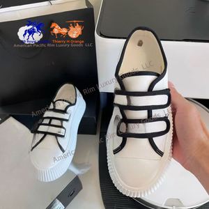 Chaussures plates décontractées classiques en toile pour femmes, confortables et respirantes, pour toutes les saisons, avec fonction lumineuse, style Chanel. - Product Image 5