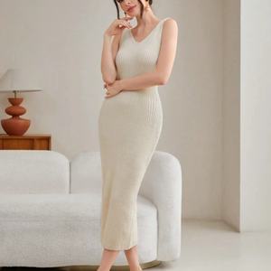 Set Due Pezzi Invernale Personalizzato: Abito Aderente in Maglia Tinta Unita con Colletto in Peluche, Cintura e Cardigan Lungo, Completo in Maglia per Donna - Product Image 4