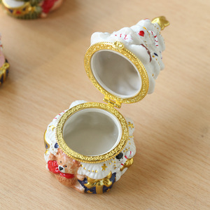 Boîte à bibelots en céramique décorative ours arbre de Noël artisanal roman petit stockage de bijoux avec un design de Noël élégant - Product Image 4