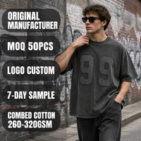 T-shirt graphique surdimensionné pour homme en coton délavé au charbon 300 GSM avec appliqué, épaules tombantes et bord côtelé, style streetwear