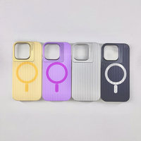 Matériau anti-givrage jaune en TPU à rayures verticales pour iPhone16 Pro Case Lens Metallic Custom Logo Case With Magnetic