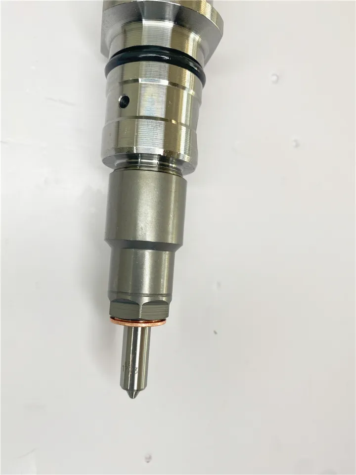 good price common rail assembly diesel fuel injector 0445120123 4937065 with nozzle DSLA140P1723 for Cummins ISDEe  Kamaz KAVZ