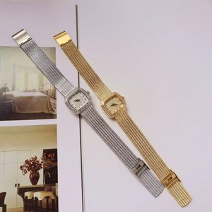 Montre à quartz élégante de style rétro pour femme, boîtier et bracelet carrés de luxe, cadran à aiguilles, mode féminine, luxe léger - Product Image 4