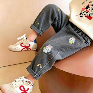 Jean en denim de coton pour enfants, coupe large et décontractée, avec poches et broderies, couleurs bleu, gris, noir – Grande Vente - Product Image 2