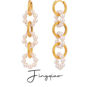 Pendientes de Aro con Perlas Yueli, Diseño Geométrico de Acero Inoxidable Dorado, para Uso Diario, para Mujer - Product Image 1