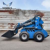 Chargeuse compacte sur roues NIMBUS avec logo personnalisé, attache rapide hydraulique, pour travaux de construction en chantier
