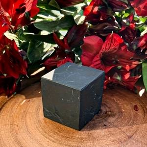 Cubes d'ornements en shungite naturelle en gros, pierres de guérison énergétique authentiques, parfaits pour la décoration intérieure et les cadeaux de fête significatifs - Product Image 4