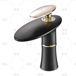 Grifo de lavabo negro de un solo orificio con caño en cascada, de cobre, montado en el encimera, estilo contemporáneo - Product Image 1
